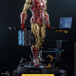 Iron Man (Deluxe) Collectible Figure 1/6