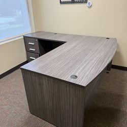 Executive Desk - MUST GO BY 3/1