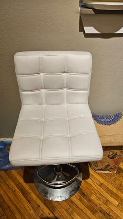 [MUST BE GONE SOON]  White bar stool adjustable