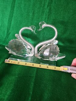Glass, swans.