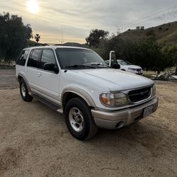 2000 Ford Explorer