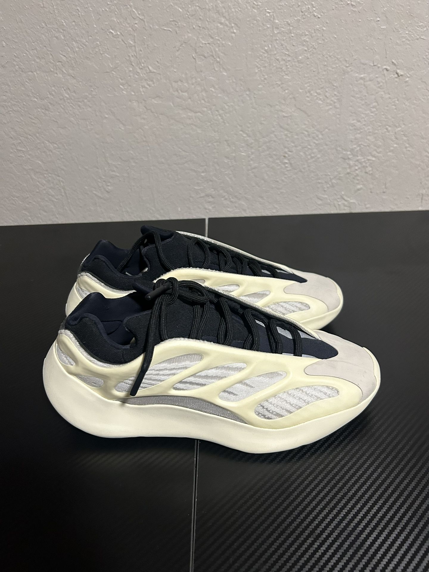 Yeezy 700 V3