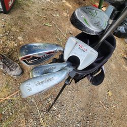 Jr Set Of Golf Clubs and Bag( Right Handed)