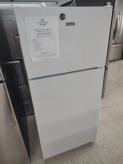$579 Hotpoint 15.6 Cu ft refrigerator with wire racks