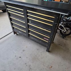 12 Drawer Tool Bench