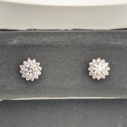14kt Real Gold Lab Grown Diamond Certified Flower Stud Earring 