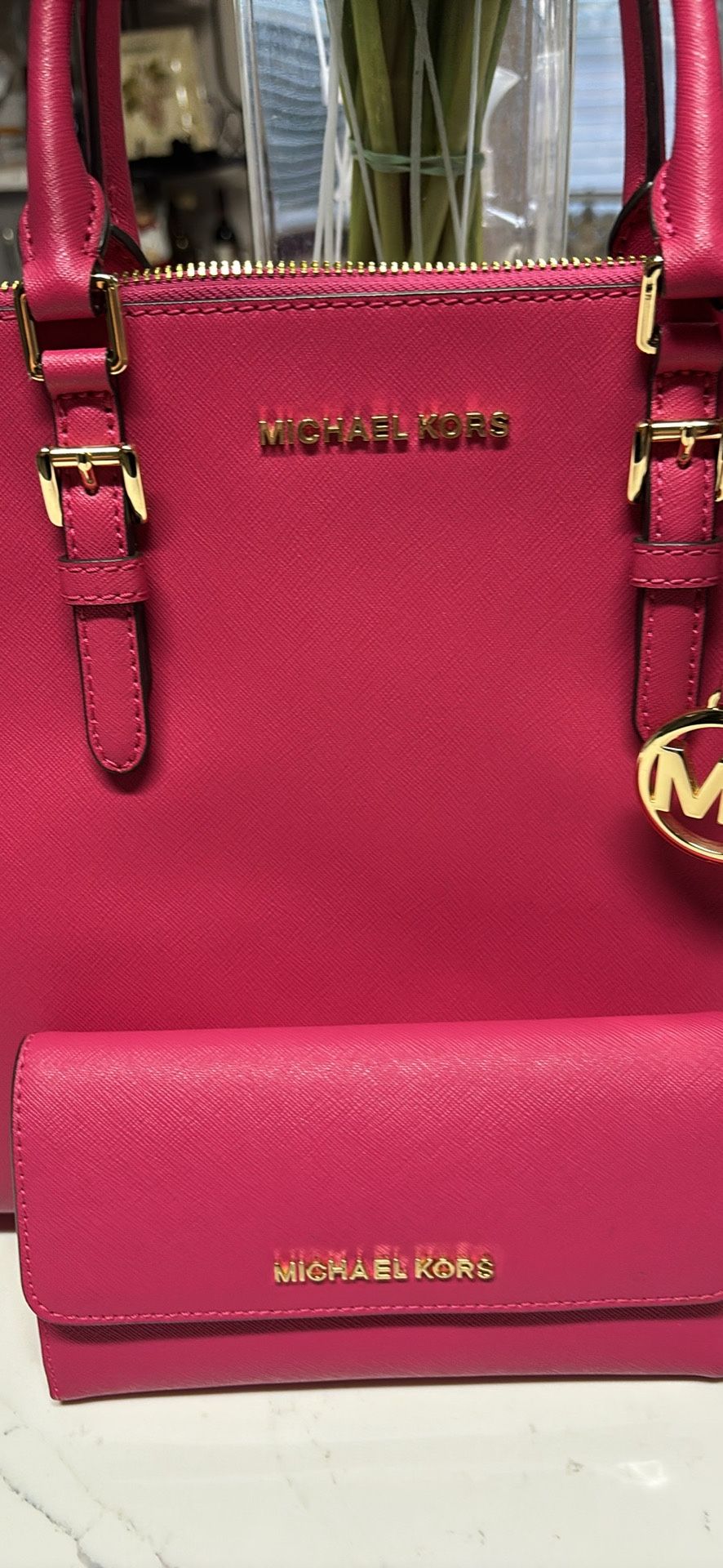 MK Leather tote W Wallet Authentic