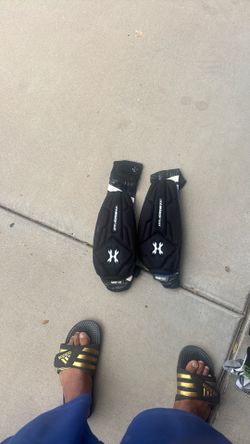 HK Army large elbow pads in good condition