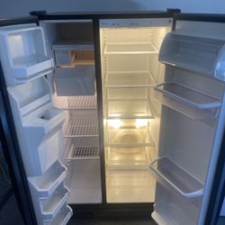 Whirlpool Fridge $160 Works Good , Can Deliver 