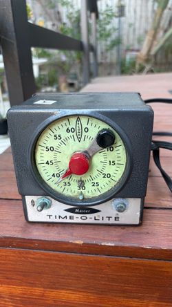 Vintage Master Time-O-Lite 60-Second Darkroom Enlarger Timer