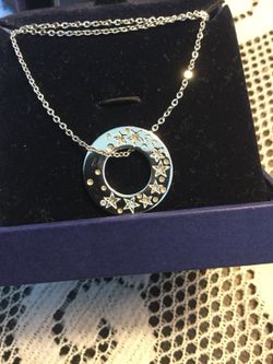Swarovski Crystal Round pendant necklace ✨💝✨ Crystal Stars ✨ on both side of Pendant 🌟