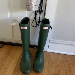 Hunter Rain Boots (Size 8) with Bag