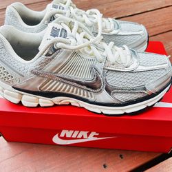 NIKE ZOOM VOMERO 5