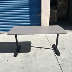 Modern Office Desk / Table – Sturdy Metal Legs