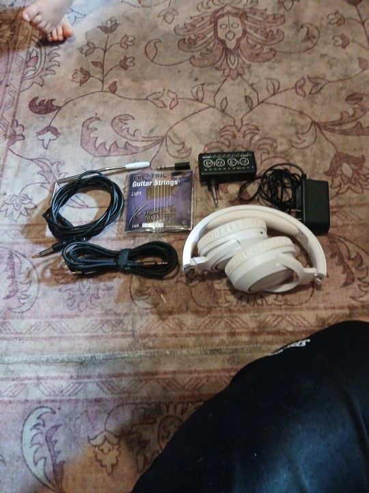 Guitar w/ 75w Line6 Spyder 3 Amp