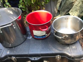 Three large cooking pots 6 quart a quart 16 quart all three for $50