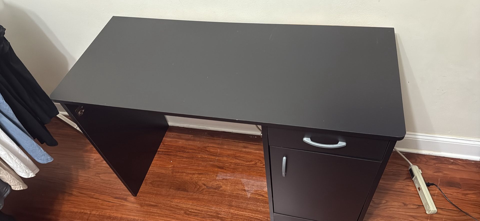 Black computer table