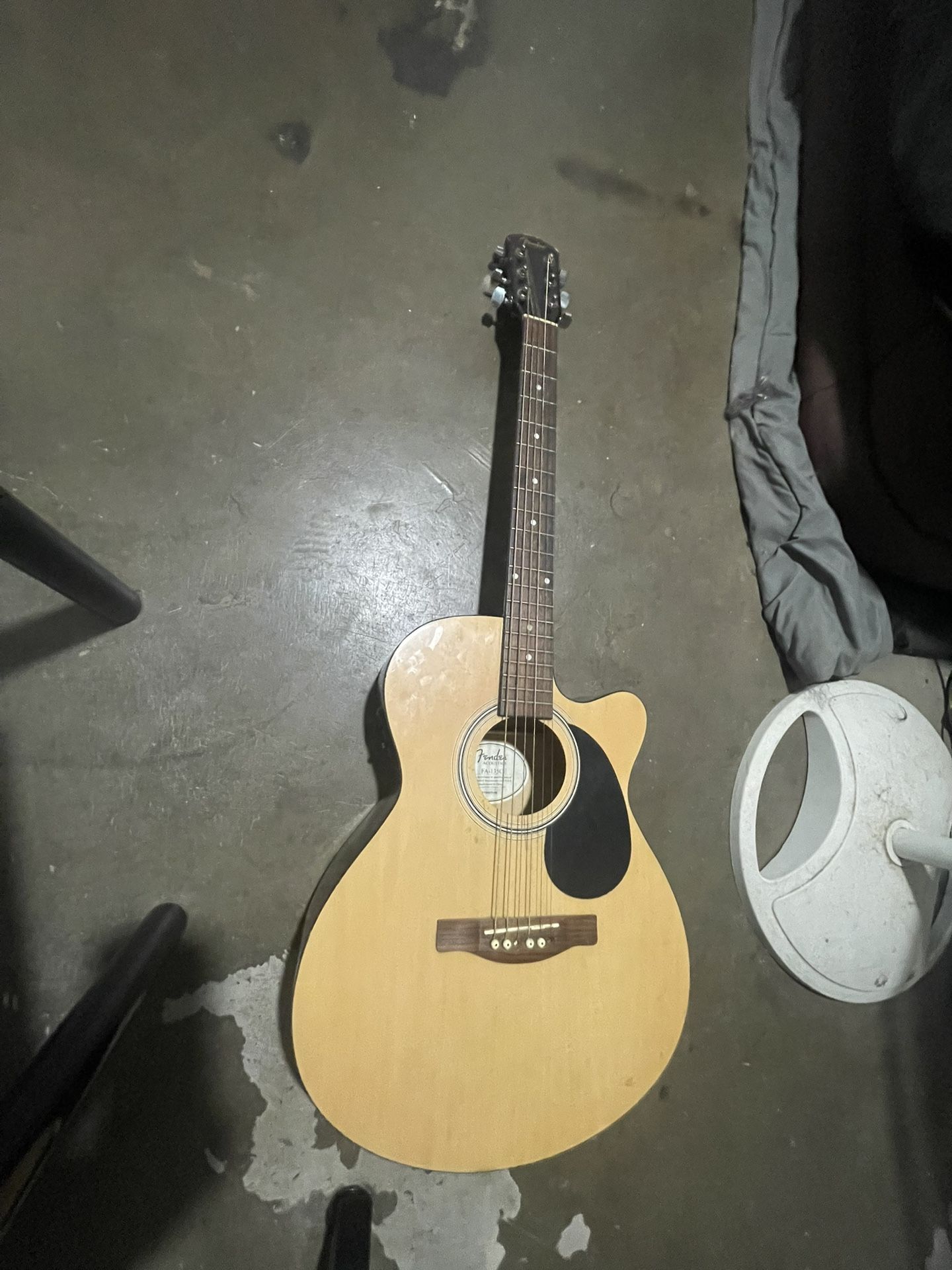 Acoustic 6 String Guitar 