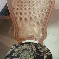 8 Dining Room Chairs $150