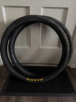 Maxxis Hookworms 27.5x2.5 Tube Tires
