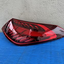 MERCEDES BENZ C300 TAIL LIGHT RIGHT LED OEM 