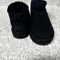 Black Ugg Low cut Boots