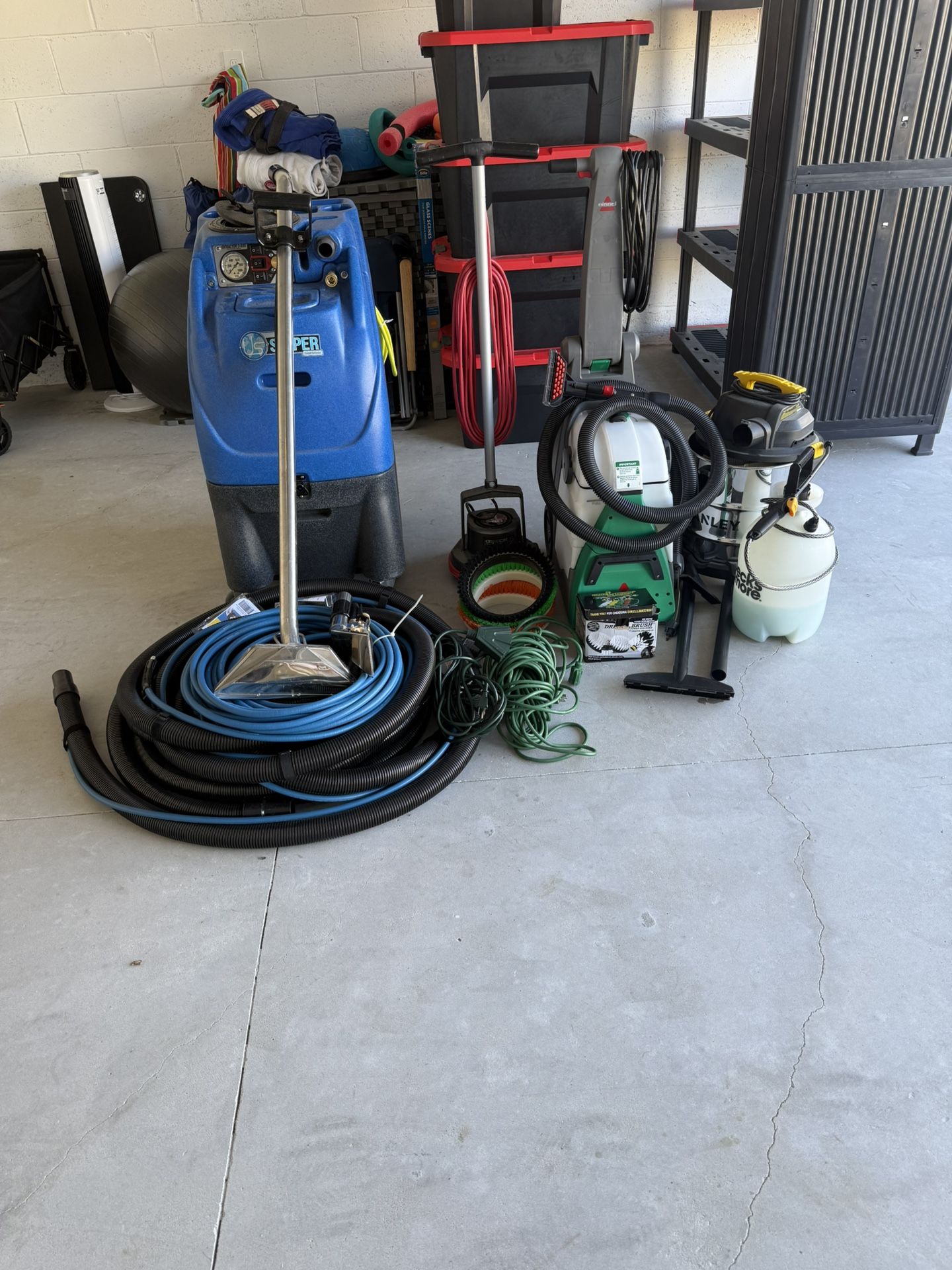 SANDIA SNIPER, CARPET EXTRACTOR, 12 GALLON, 0-500 PSI, COLD WATER, DUAL 2 STAGE VAC MOTORS, DC MOTOR.
