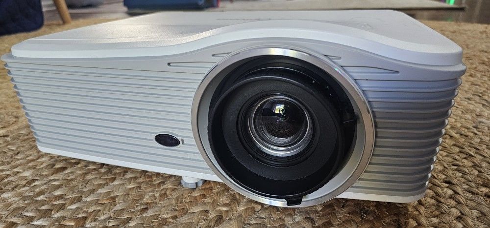 Optoma WU615T WUXGA DLP Professional Projector - 6500 Lumens only 170 lamp hours