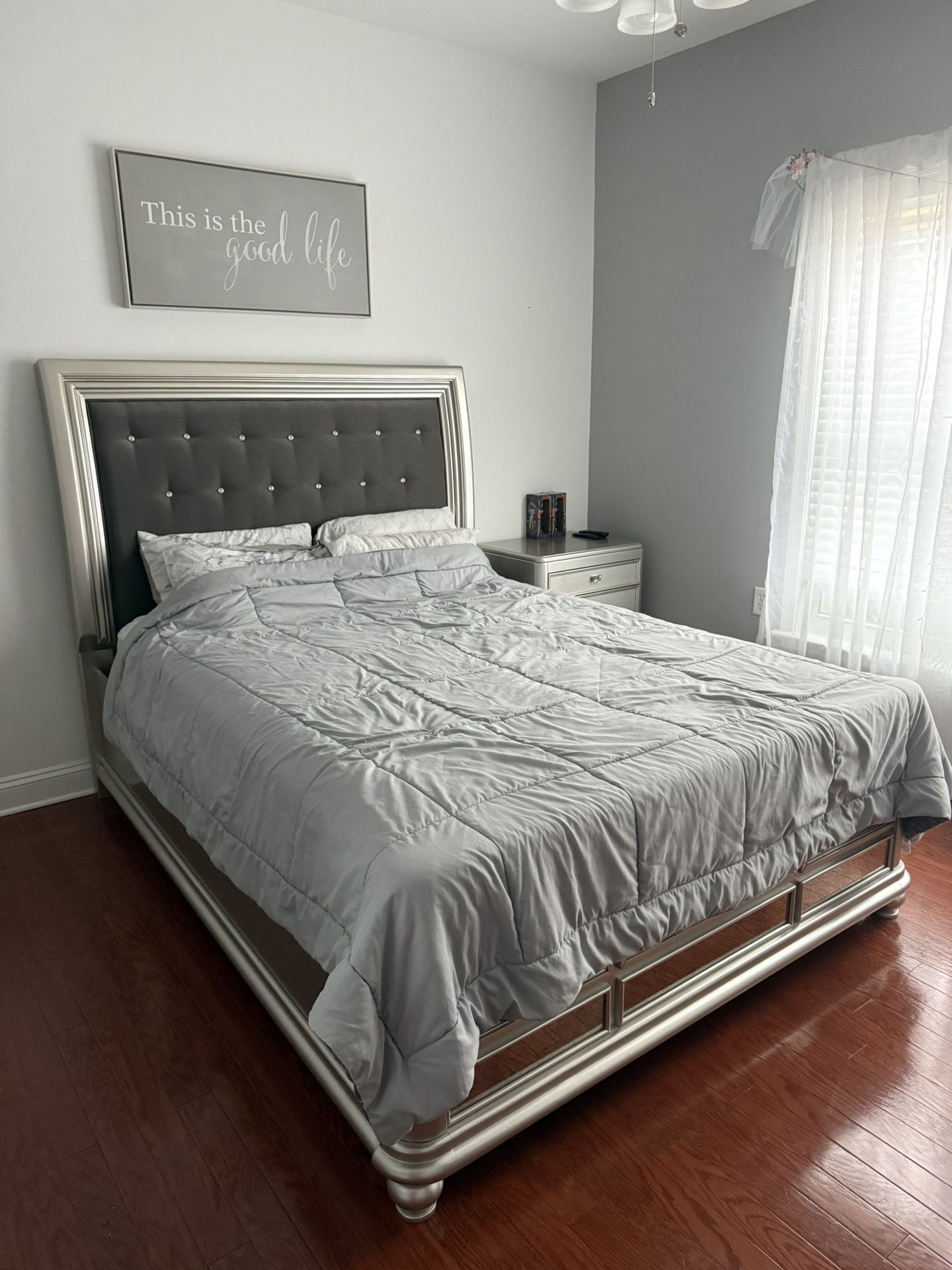 Queen Size Bedroom Set