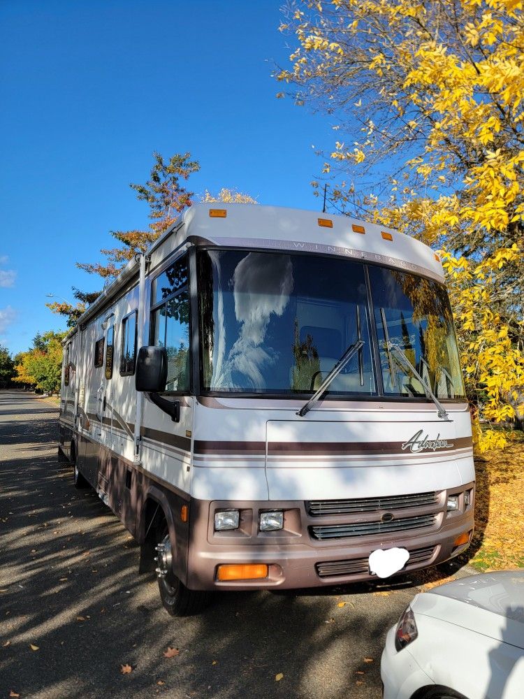 2000 Winnebago Adventurer