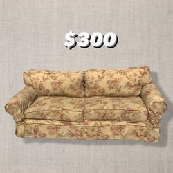 Couch With Pull Out Bed (Adjustable Cover)