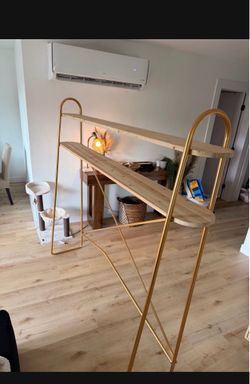 FREE Shelf for queen bed