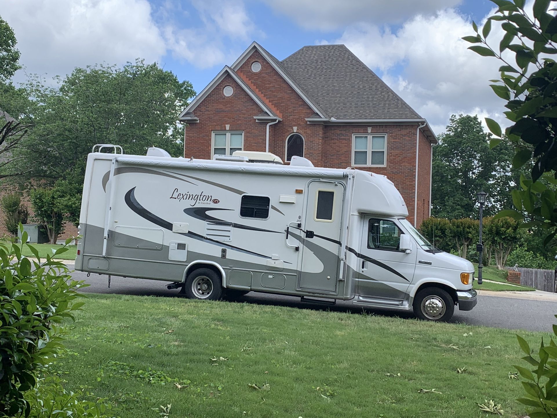 RV - Forest River Lexington Diesel