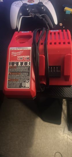 Milwaukee M12/M18 Battery Charger