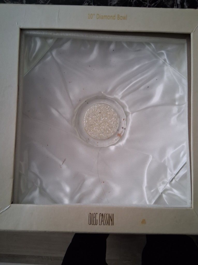 3 Diamond Bowls And Crystal Glode