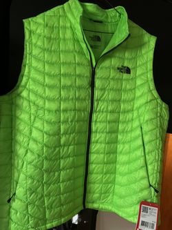 XL Men’s North Face Vest!