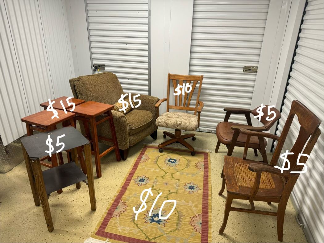 Chairs/Furniture