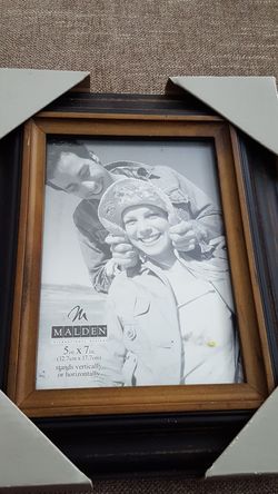 New 5x7 picture frame
