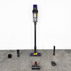 Dyson Cyclone V10 Animal Cordless Vacuum Cleaner w/ attachments - Aspiradora