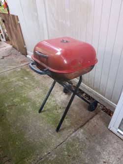 Aussie charcoal barbeque grill