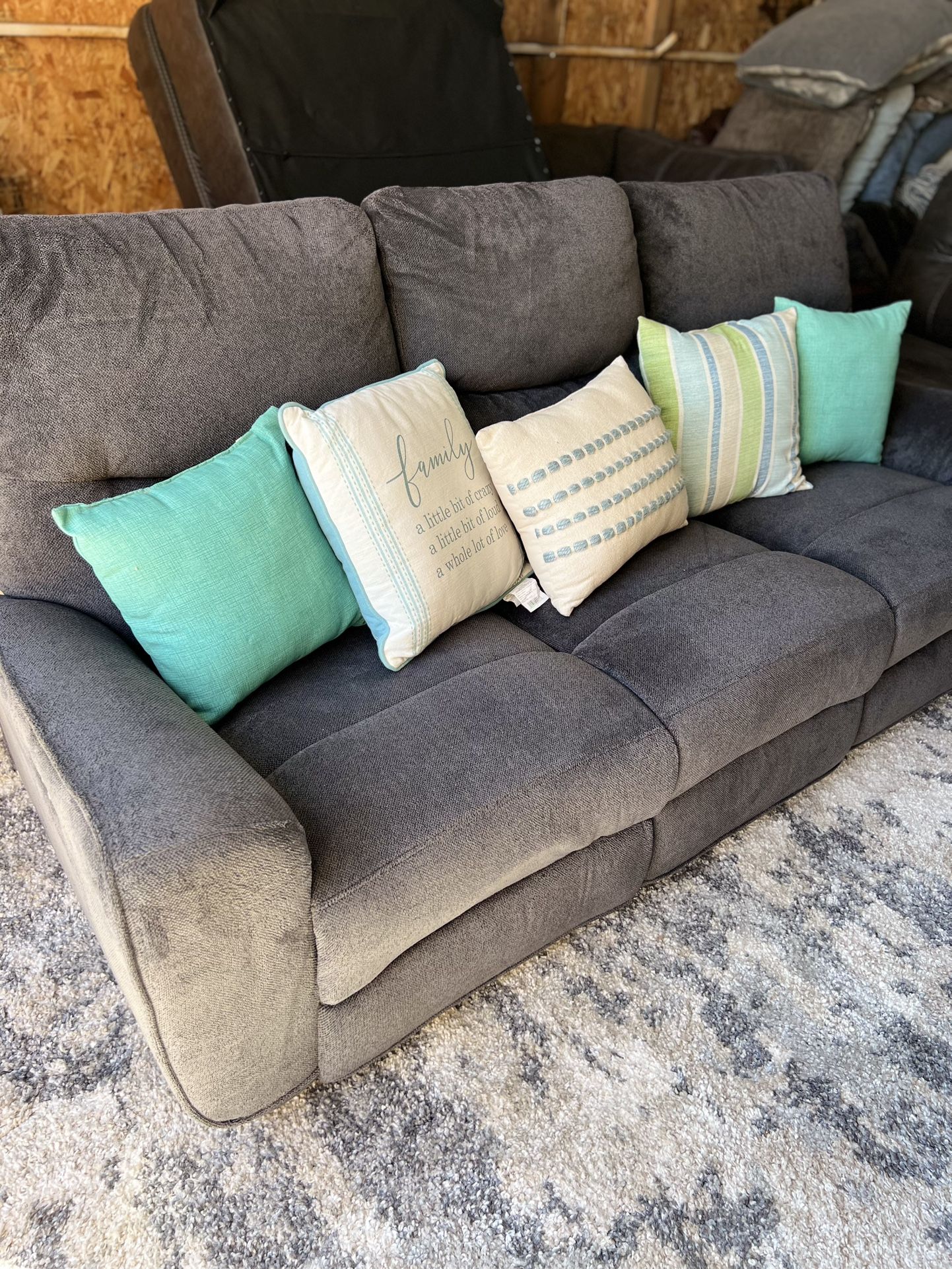 LIVING SPACES ELECTRIC RECLINING SOFA DARK GRAY (L85"D33"H19")