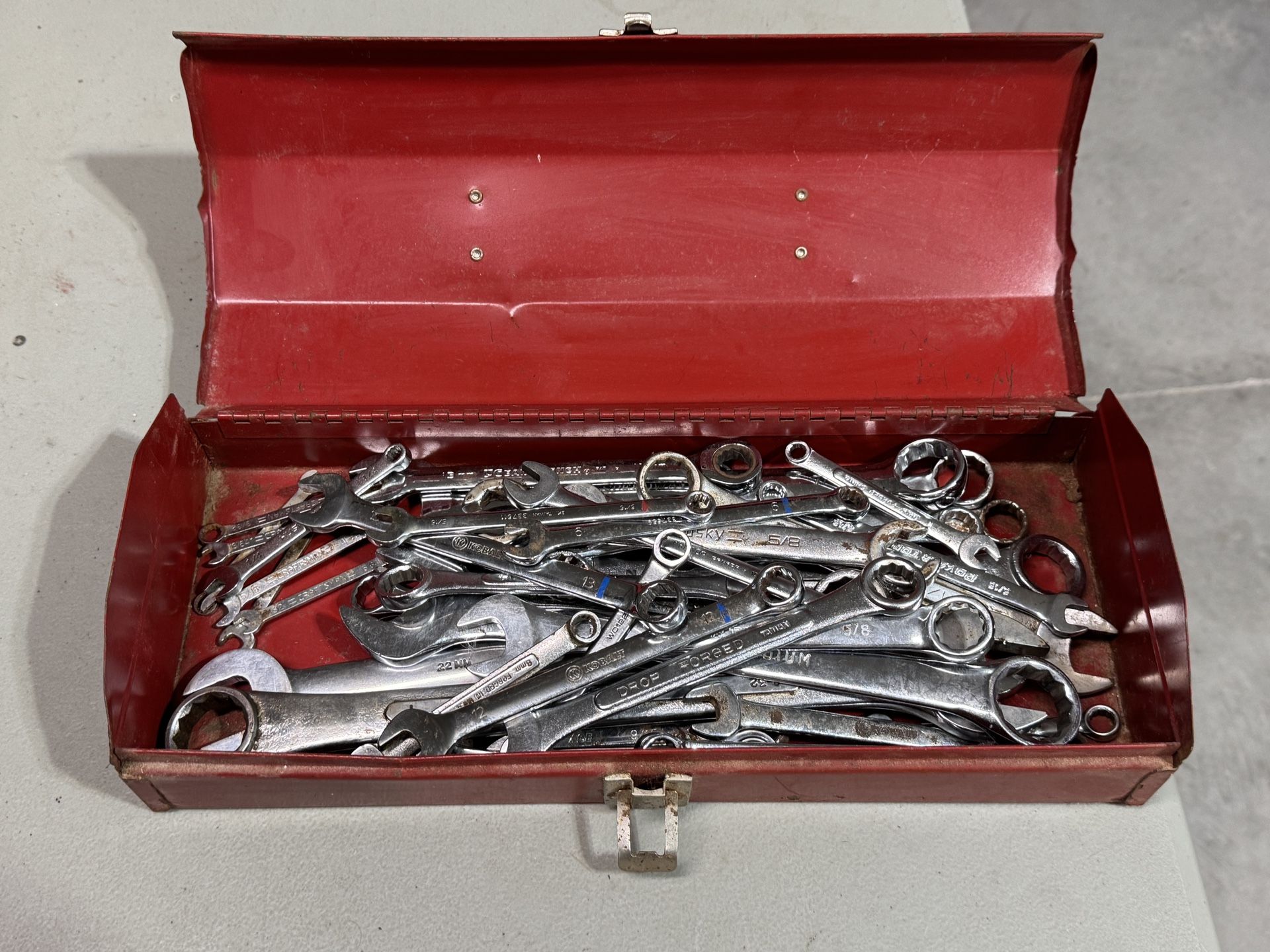 15” tool box with 40 assorted wrenches. Metric & SAE. SK, Proto, Mac, Snap on, Cornwell etc
