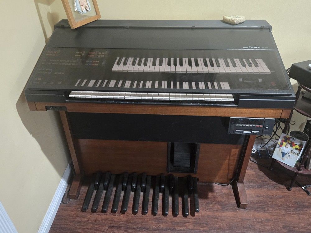 Yamaha Electone HS-7T for Sale in Santa Ana, CA - OfferUp