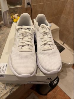 Size 9 adidas Women’s Shoes Like New