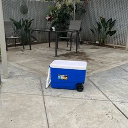  Igloo Wheeled Cooler 