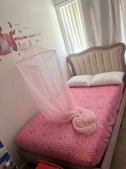 Girl princess bed