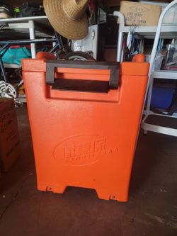 Insulated Rolling Cooler