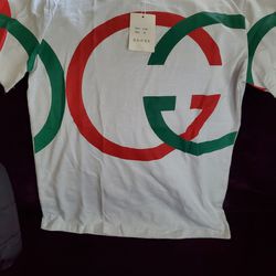 Gucci T-shirt, Size Medium