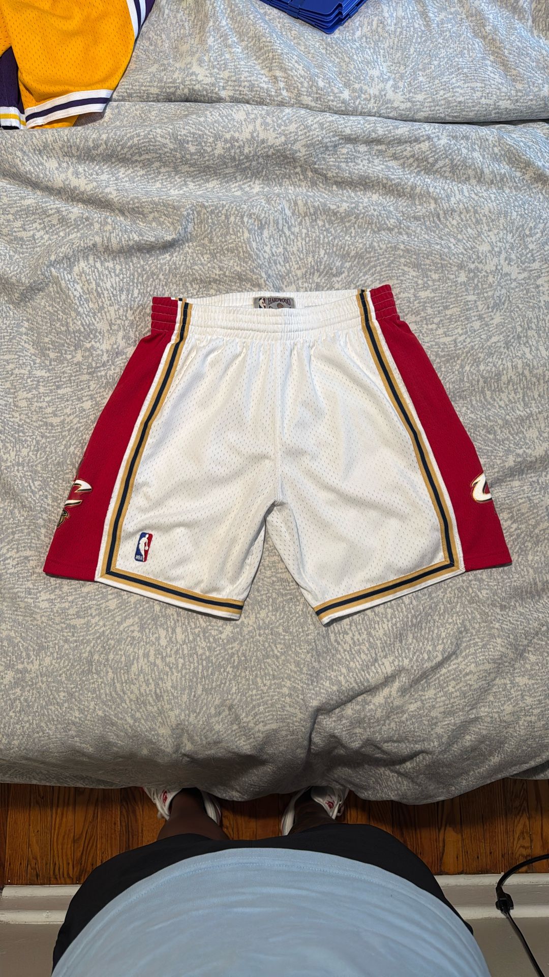 Mitchell & Ness Cavaliers Swingman Shorts, Size Large
