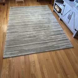 THROW RUG 5’x7.5”